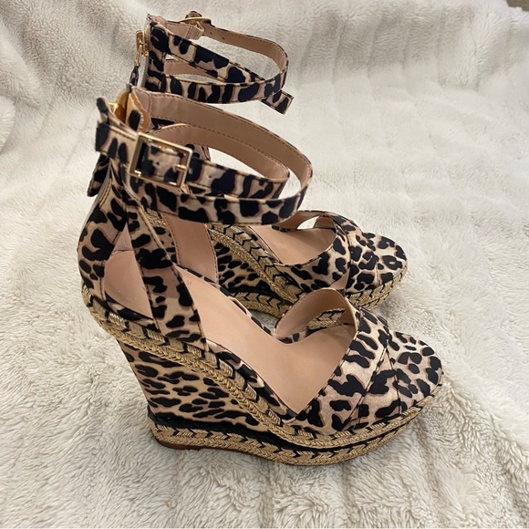 Jennifer Lopez JLo Leopard Print Tan Black Wedge Sandals Ankle Strap Size 7.5 - Picture 8 of 16